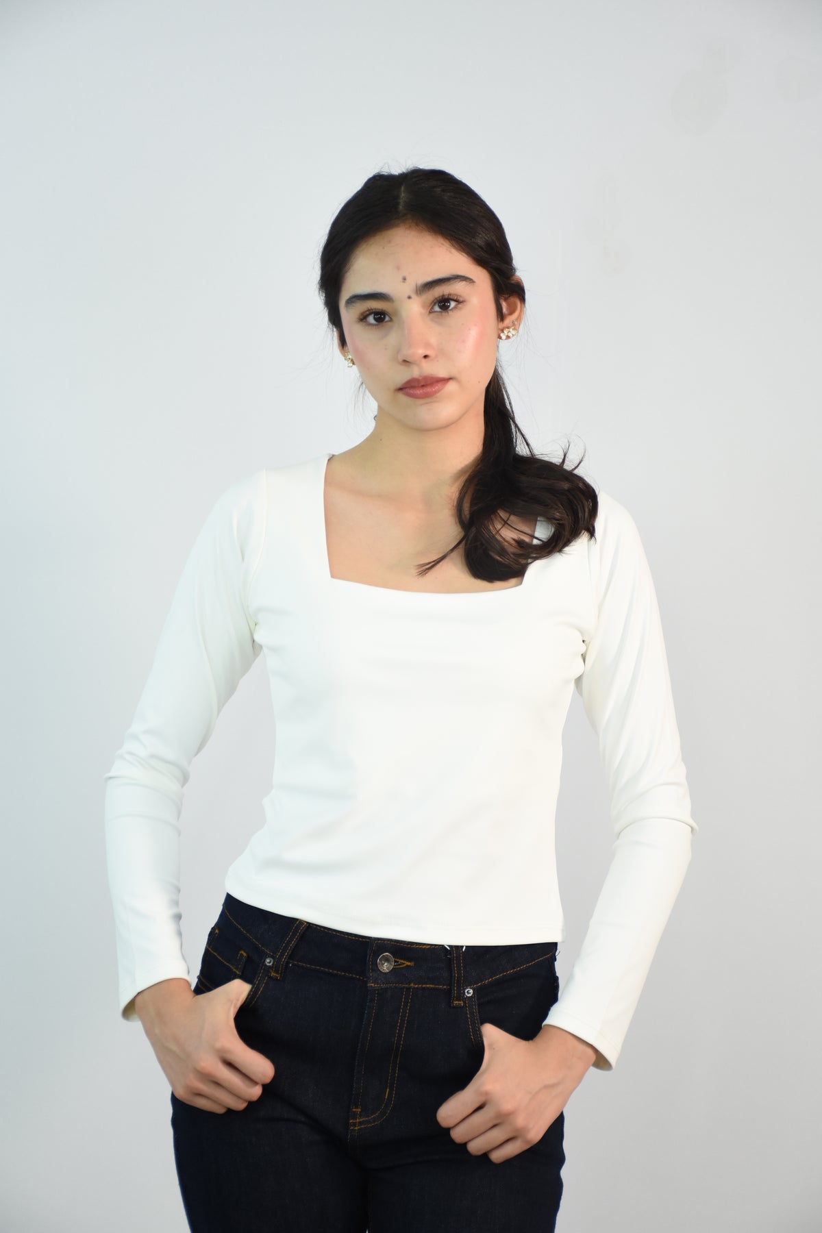 Blusa con cuello cuadrado