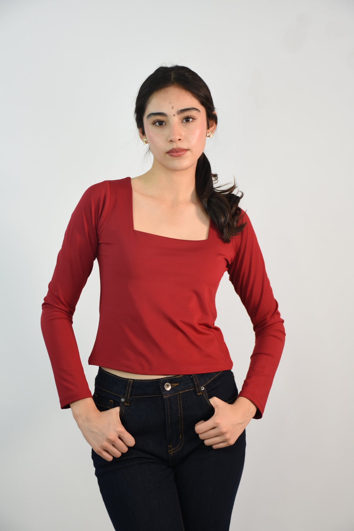 Blusa con cuello cuadrado
