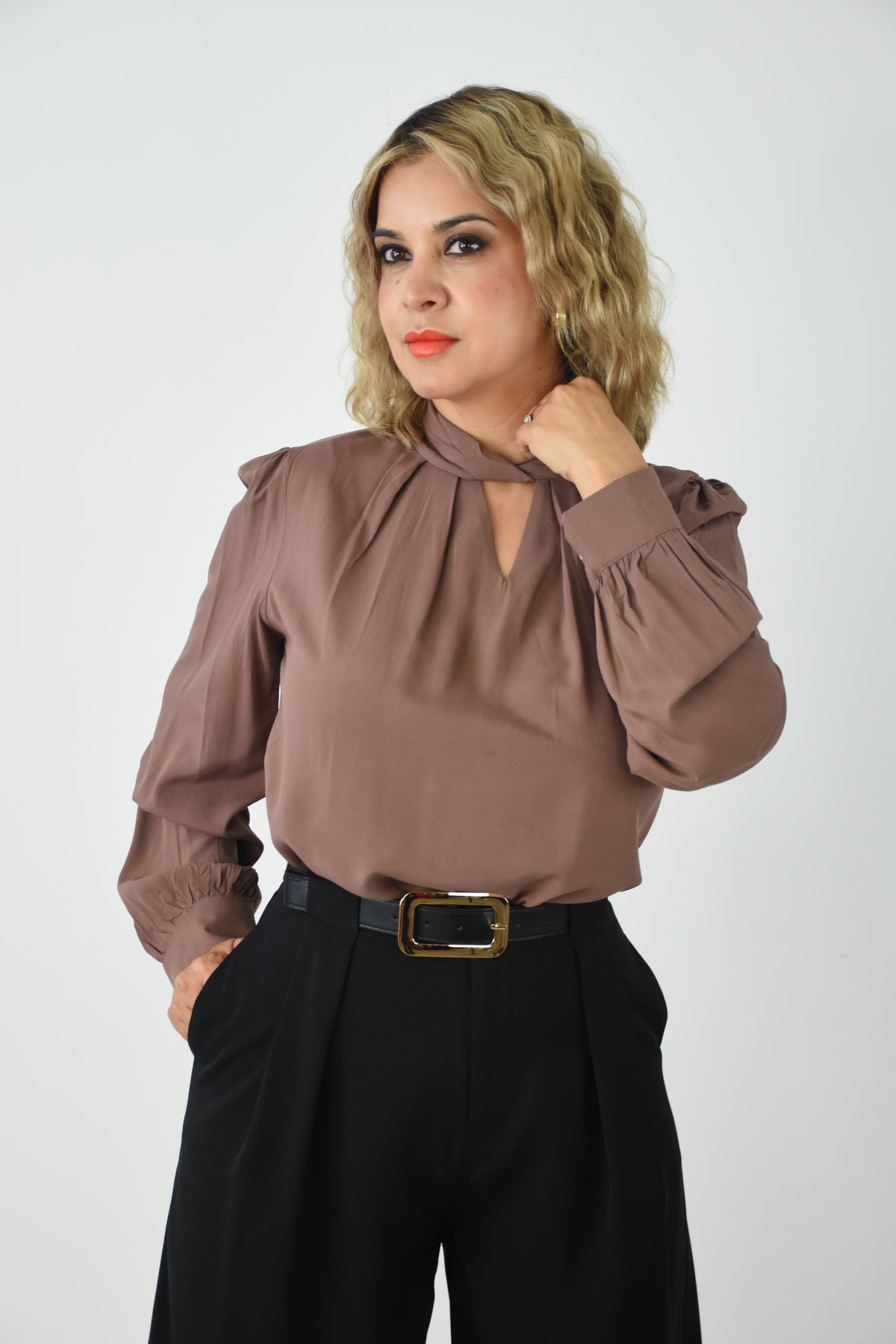 Blusa cafe con cuello
