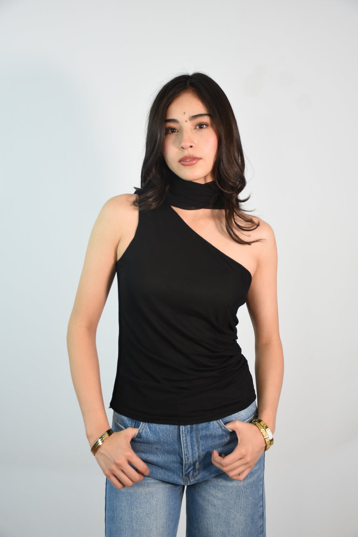 Blusa asimétrica con lazo