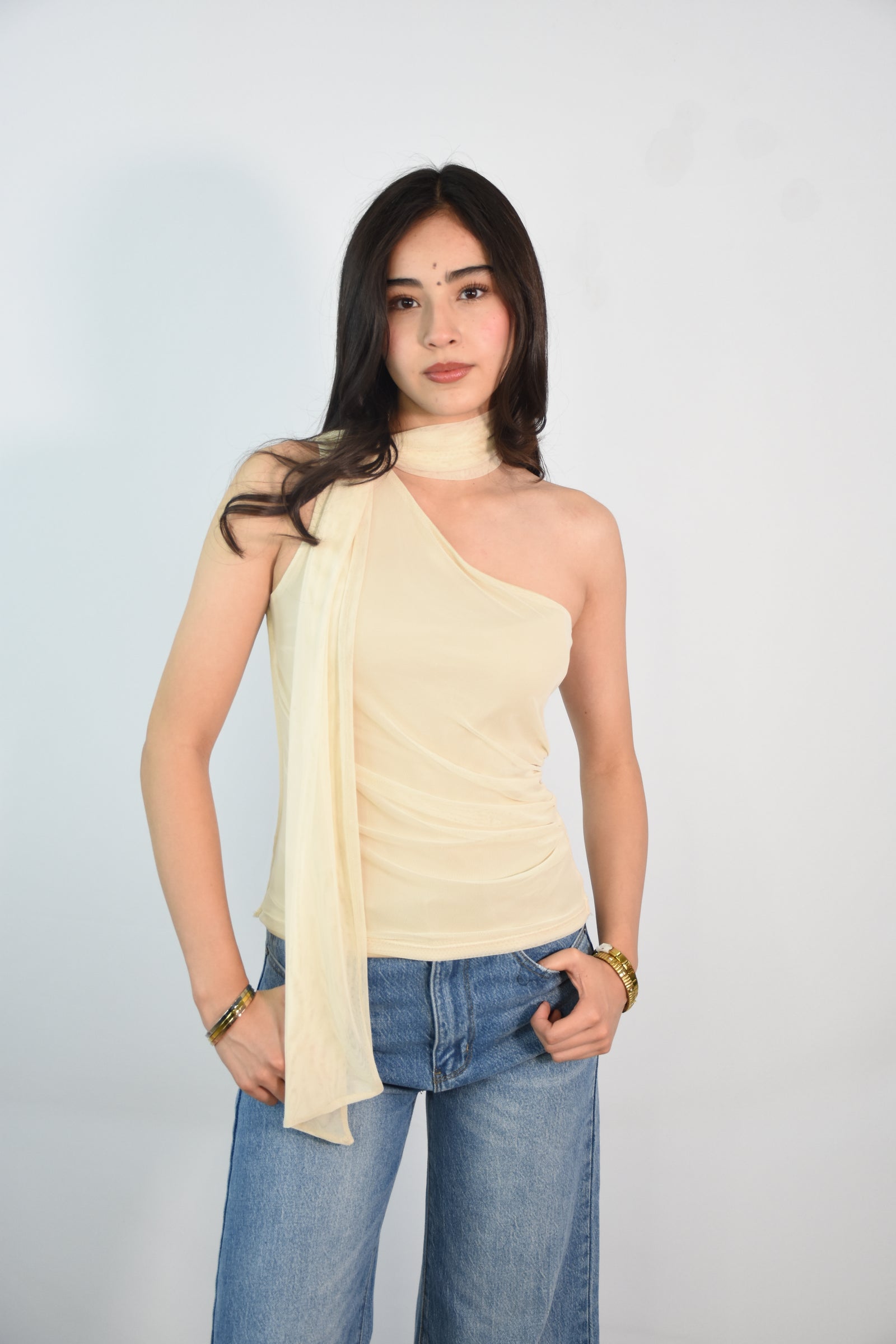 Blusa asimétrica con lazo