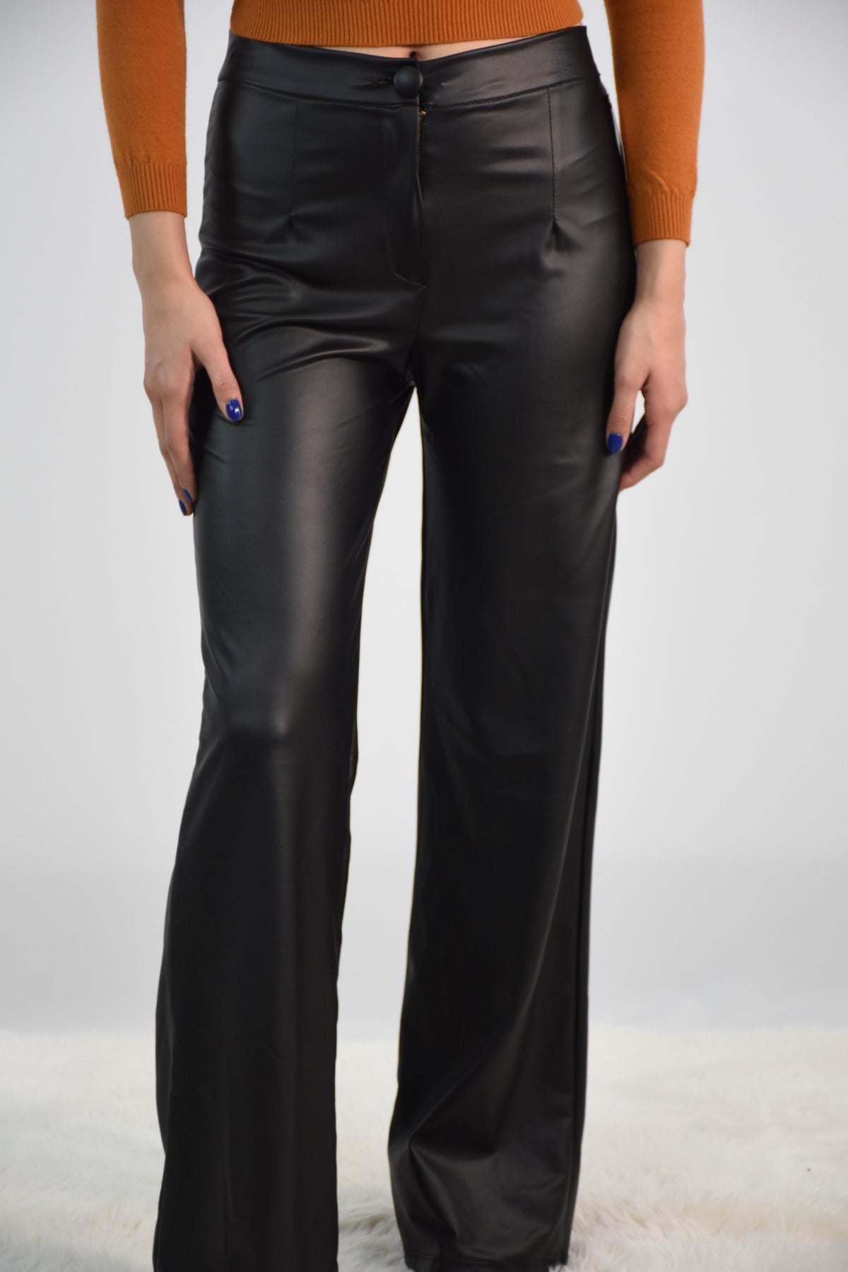 Pantalón vinipiel wide leg